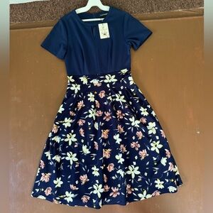 Yathon Women’s Floral Flared Casual Party Dress with pockets. Women’s Small. NWT